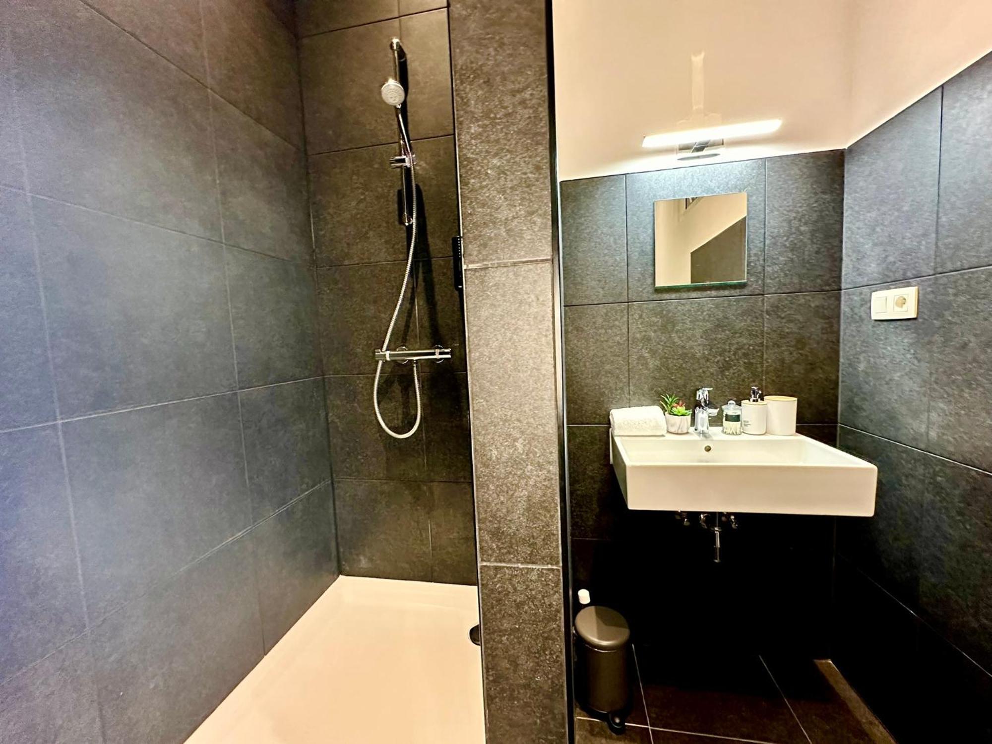 אנטוורפן Luxury Suites Centrum By Rikas Hotels מראה חיצוני תמונה